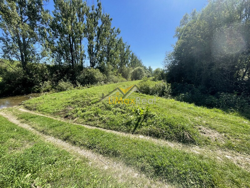 Slnečné stavebné pozemky v tichom prostredí Liptova — foto 28