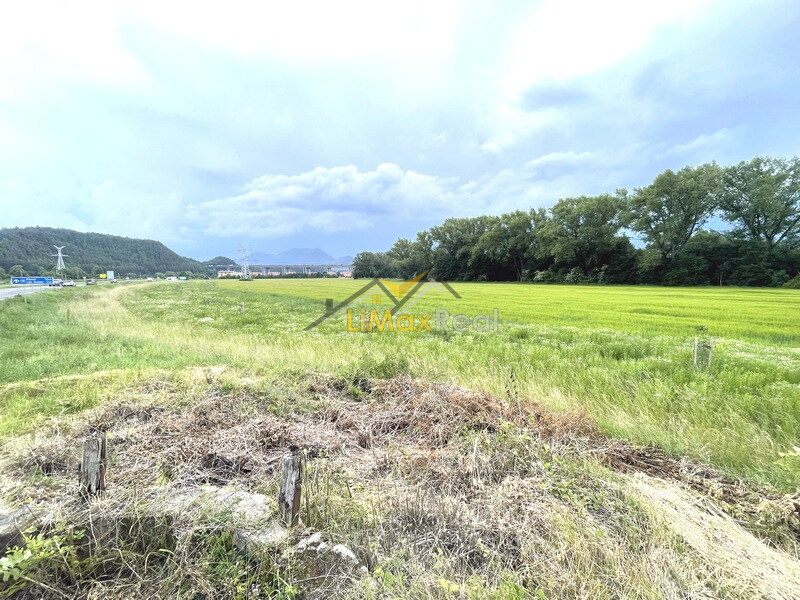 Rovinaté pozemky s IS v Liptovskom Mikuláši — foto 11