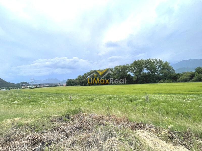 Rovinaté pozemky s IS v Liptovskom Mikuláši — foto 12