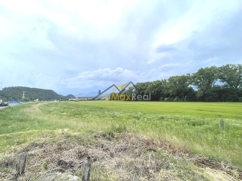 Rovinaté pozemky s IS v Liptovskom Mikuláši — foto 13