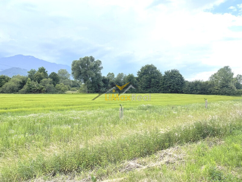 Rovinaté pozemky s IS v Liptovskom Mikuláši — foto 14