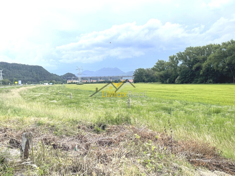 Rovinaté pozemky s IS v Liptovskom Mikuláši — foto 16