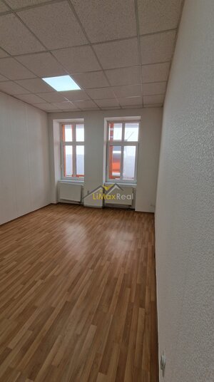 Na prenájom kancelársky priestor v centre LM — foto 2