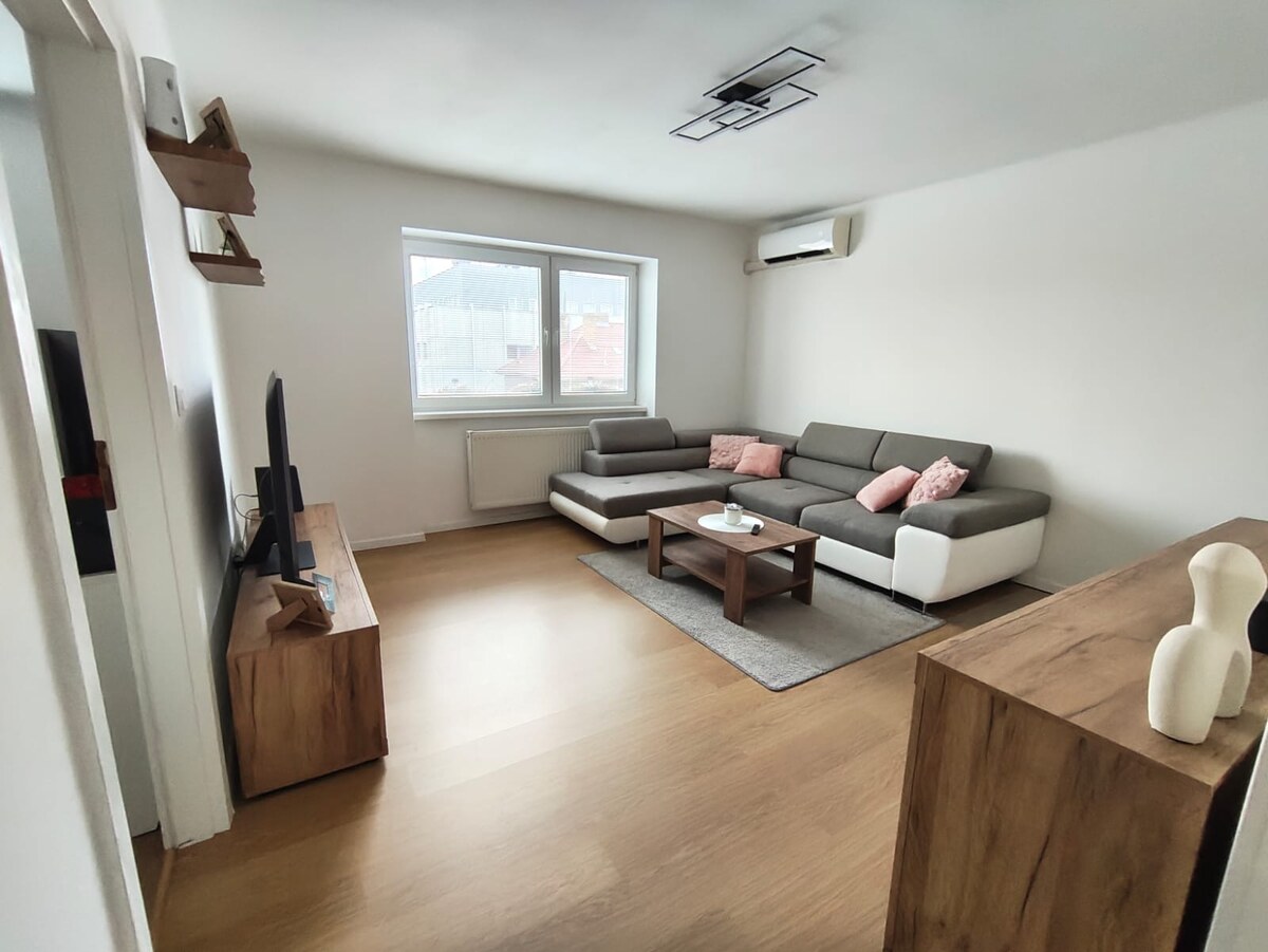 EXKLUZÍVNE IBA U NÁS \| Prerobený 2\-izbový byt priamo v centre mesta so spoločným dvorom na parkovanie — foto 2