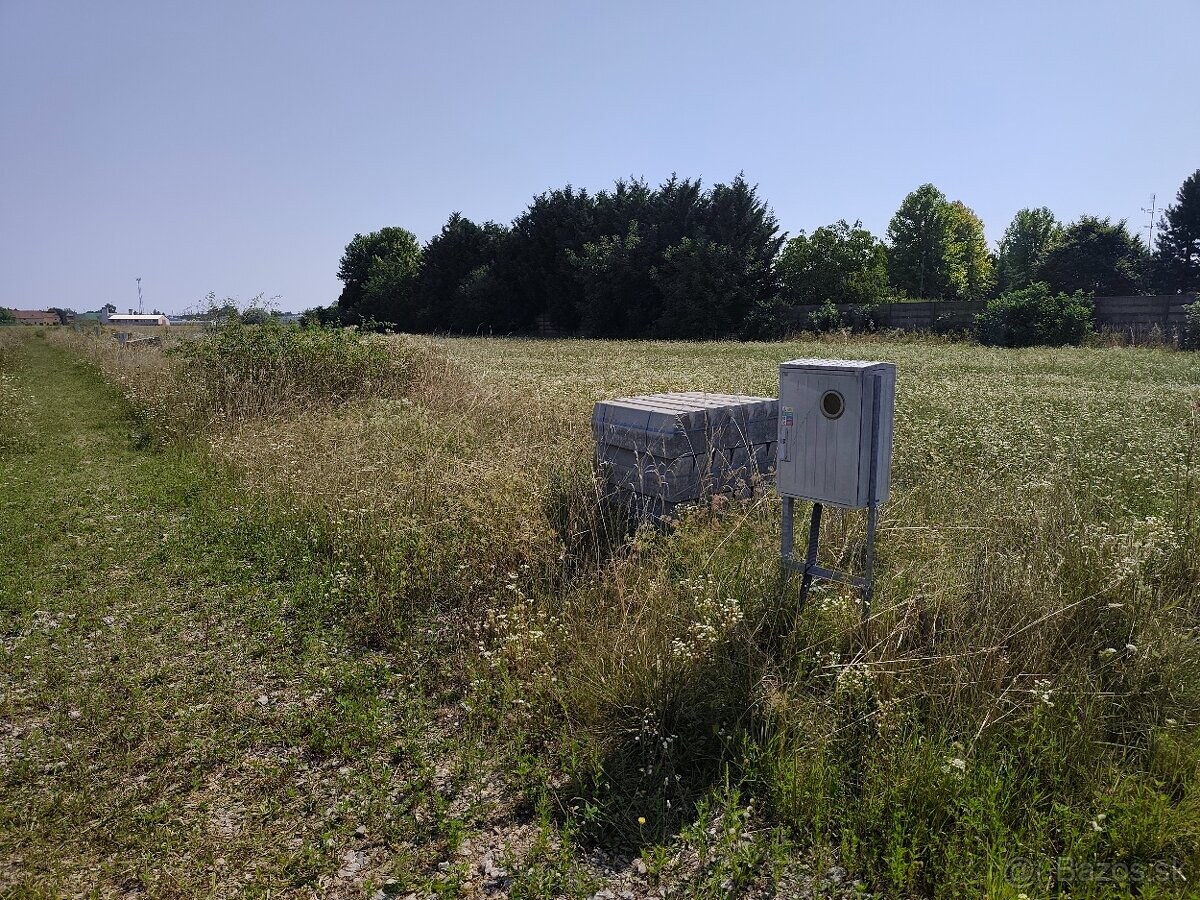 Stavebný pozemok v novej štvrti na Slovenskej ulici – 664 m² čistého potenciálu