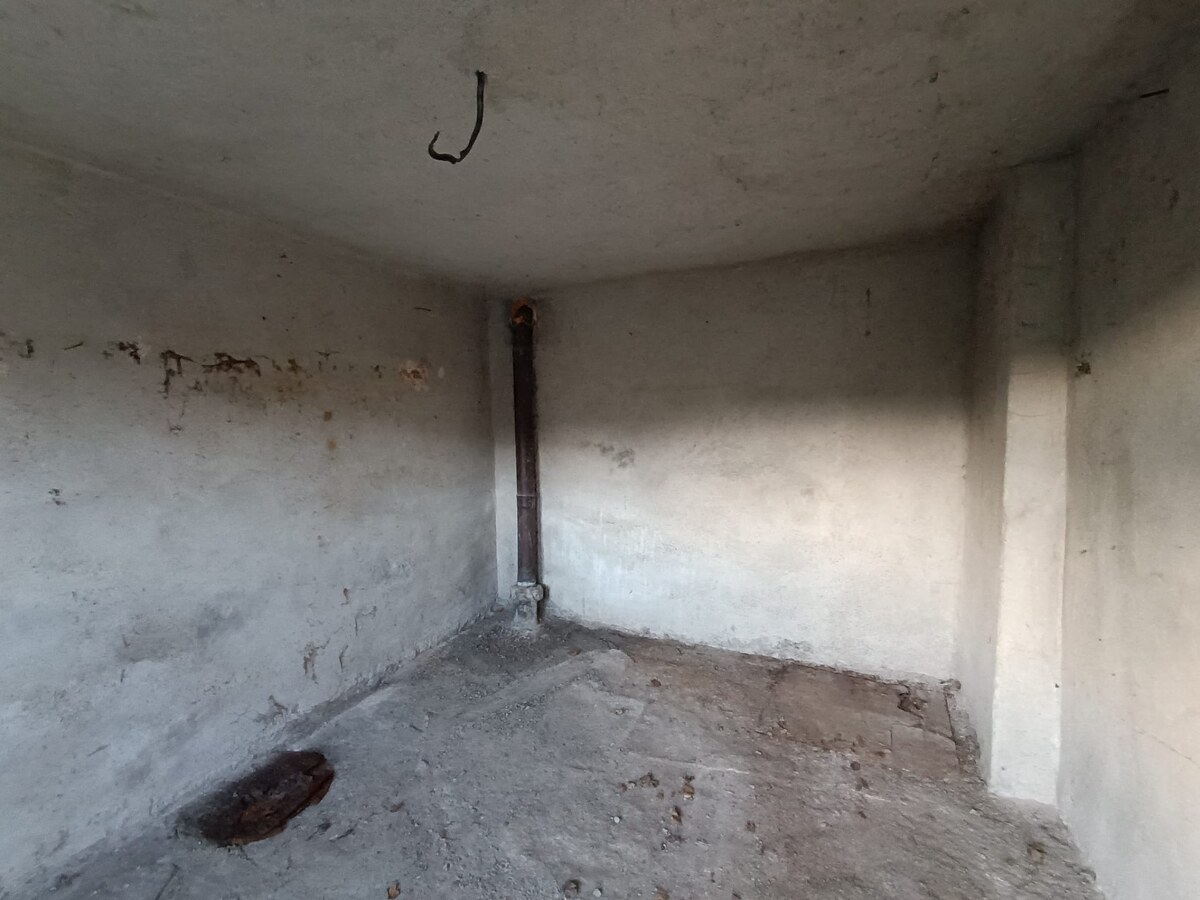 Rodinný dom na rekonštrukciu blízko centra mesta – Nová Baňa — foto 14