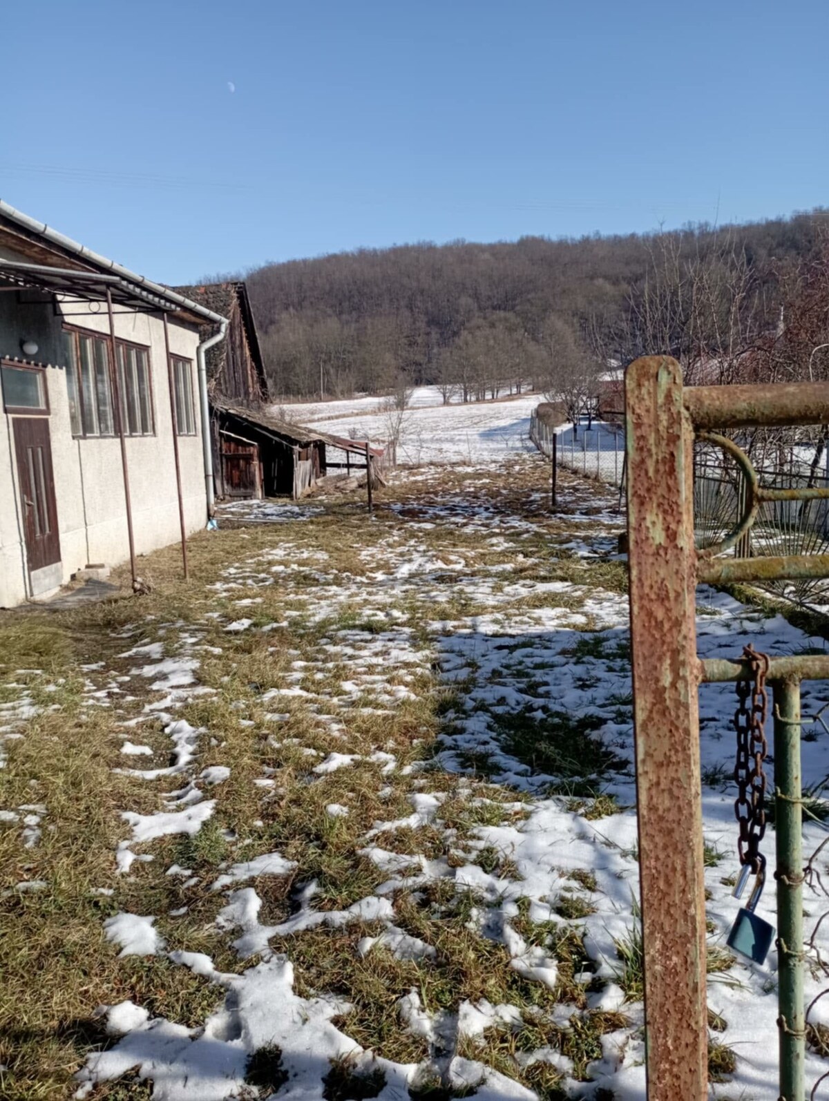 Dom v obci Ľuboriečka s veľkým pozemkom, — foto 18