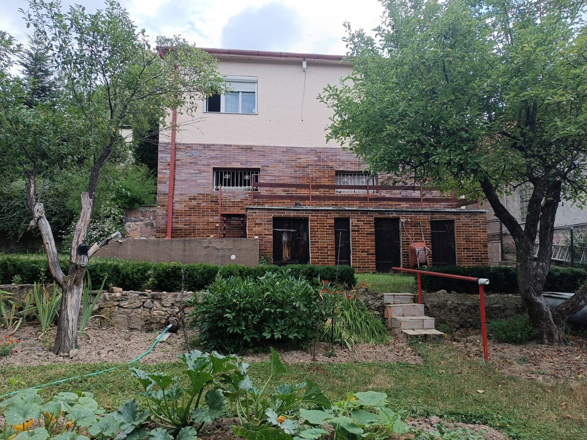 Dom so záhradou a ovocnými stromami na pokojnom mieste – Nová Baňa — foto 5