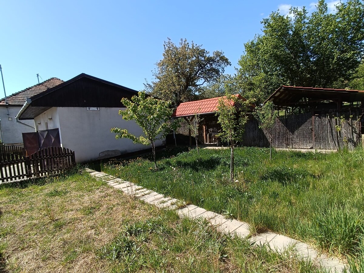 Na predaj  veľká dvojgaráž  v Pukanci s pozemkom a altánkom — foto 6
