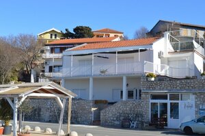 Maslenica - patrový dům se 4 byty + pohostinský objekt, 1. řada u moře — foto 1