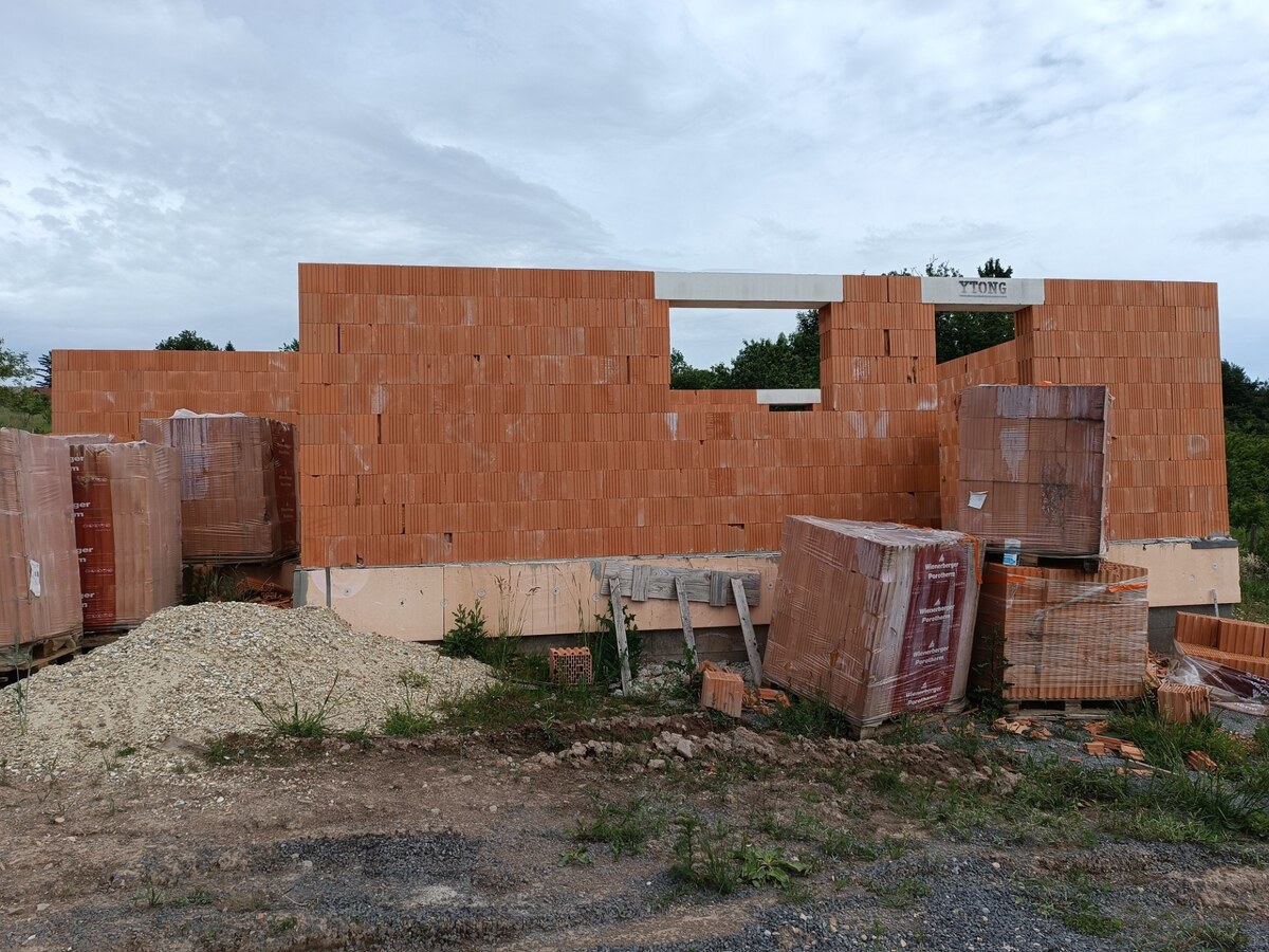 Na predaj murovaná rozostavaná chata pri lyžiarskom stredisku Drozdovo — foto 3