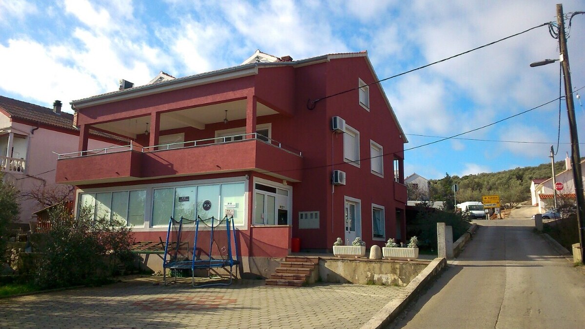 APARTMÁNOVÝ DŮM, OSTROV UGLJAN - KALI — foto 2
