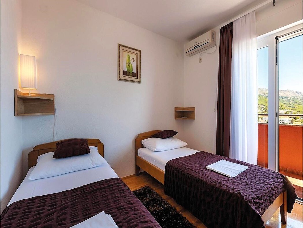 APARTMÁNOVÁ VILA S BAZÉNOM A VÝHĽADOM NA MORE — foto 17