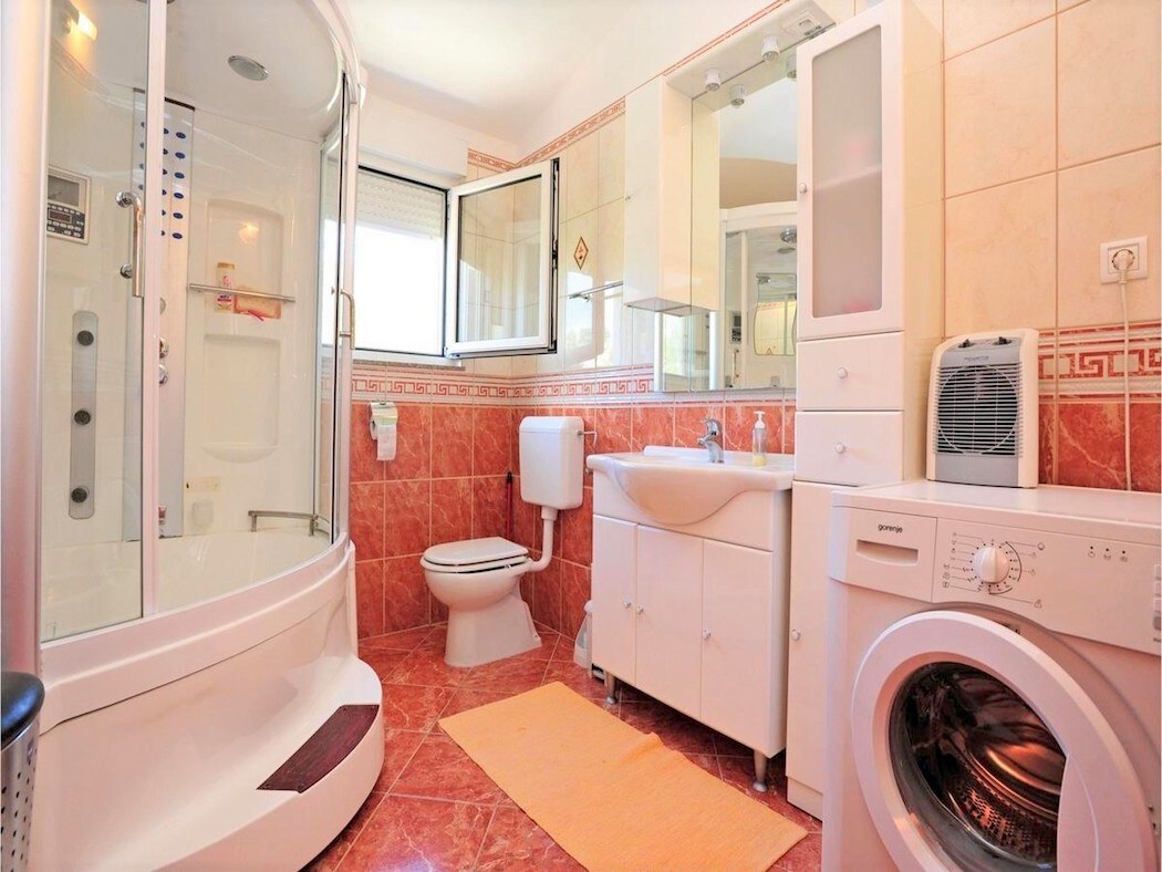 APARTMÁNOVÁ VILA S BAZÉNOM A VÝHĽADOM NA MORE — foto 18