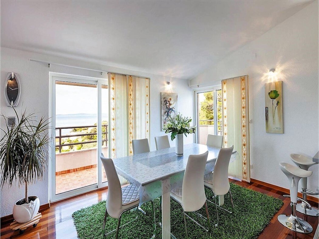 APARTMÁNOVÁ VILA S BAZÉNOM A VÝHĽADOM NA MORE — foto 7
