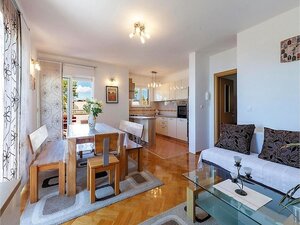 APARTMÁNOVÁ VILA S BAZÉNOM A VÝHĽADOM NA MORE — foto 9