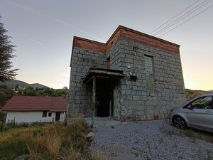 Rodinný dom na rekonštrukciu blízko centra mesta – Nová Baňa — foto 2