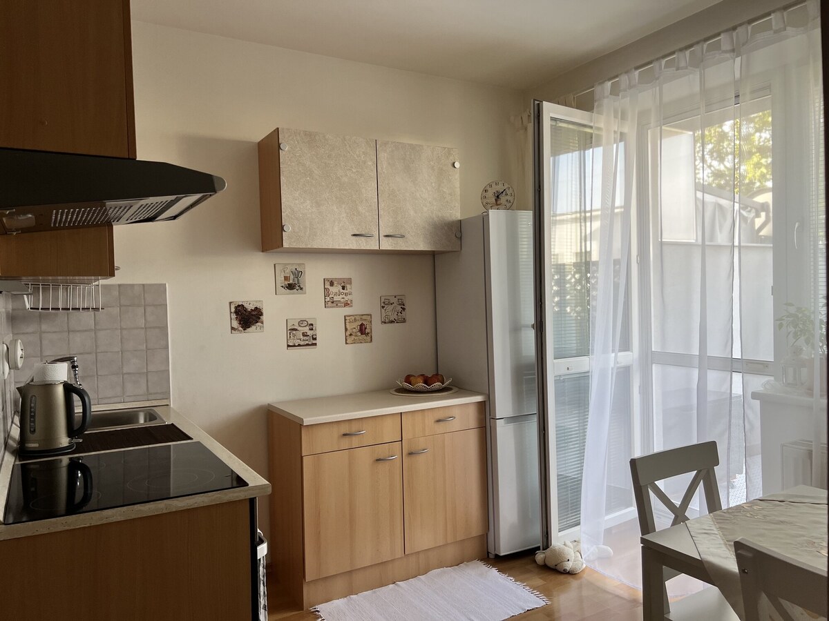 Na predaj zariadený 1,5i byt s parkovaním a terasou na ul. Geologická – Bratislava – Podunajské Biskupice — foto 5