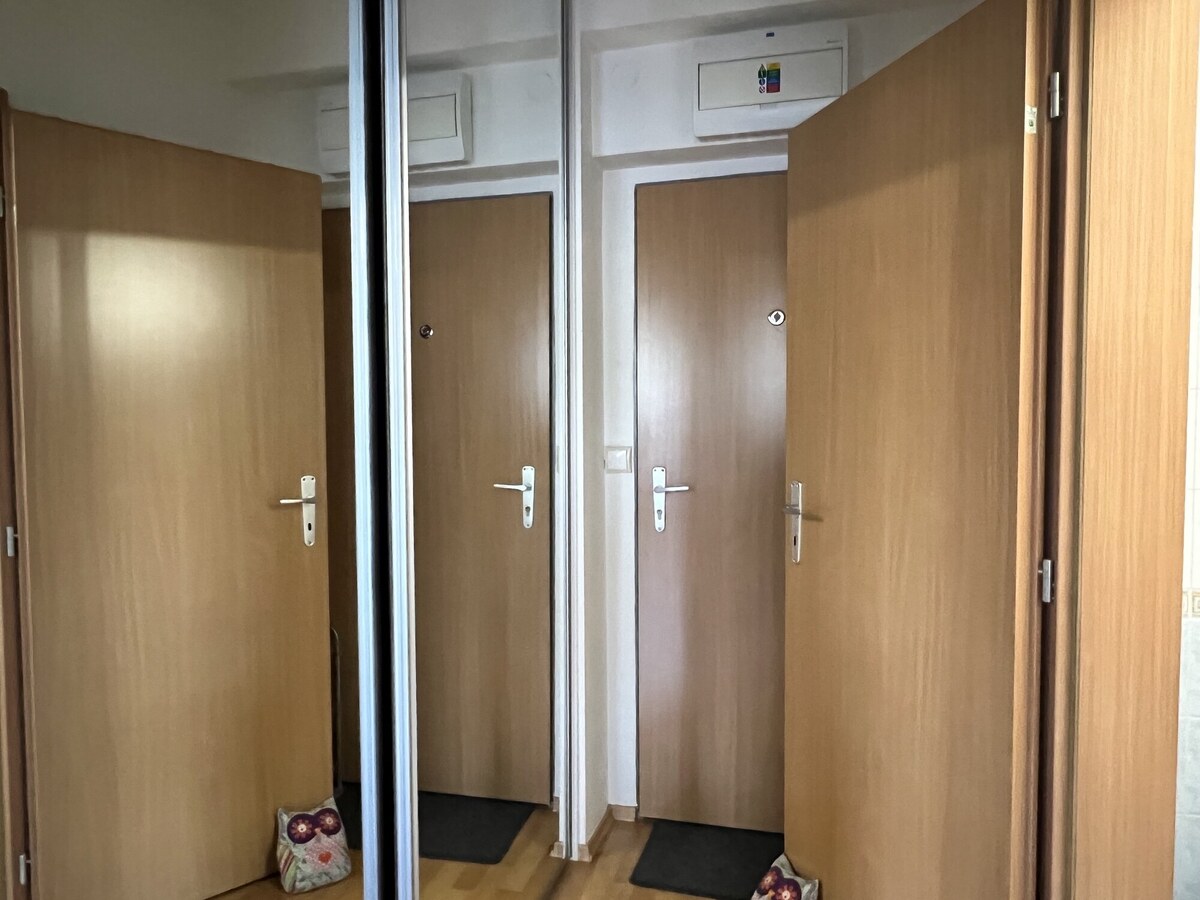 Na predaj zariadený 1,5i byt s parkovaním a terasou na ul. Geologická – Bratislava – Podunajské Biskupice — foto 11
