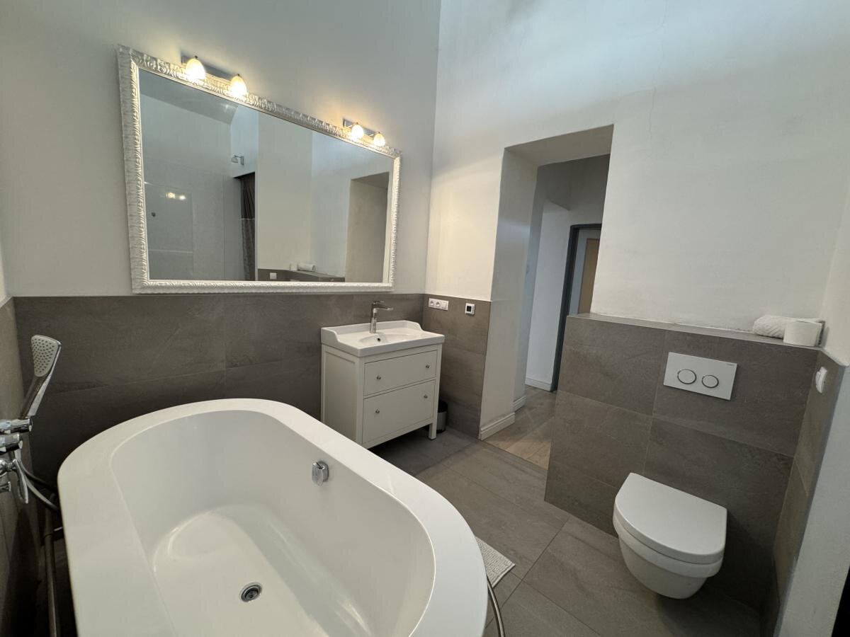 NA PRENÁJOM_výhľad z balkóna na Urbanovu vežu_Košice_115 m2_3 izbový — foto 12