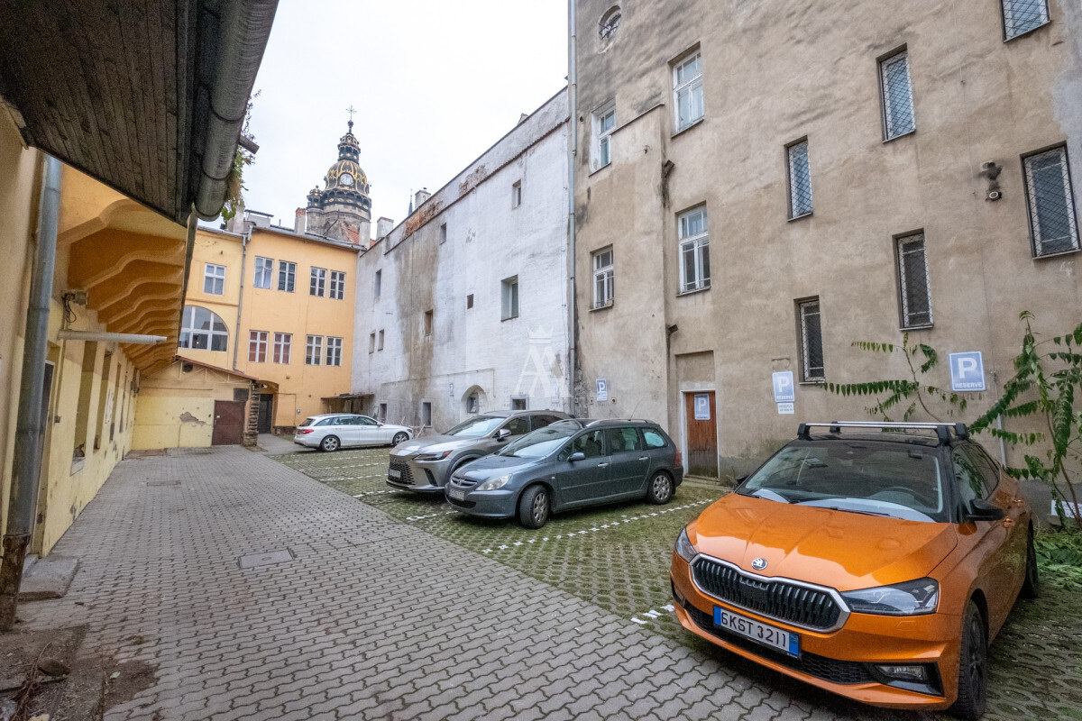 NA PREDAJ MEŠTIANSKY DOM na HLAVNEJ ulici_oproti Urbanovej veži — foto 2