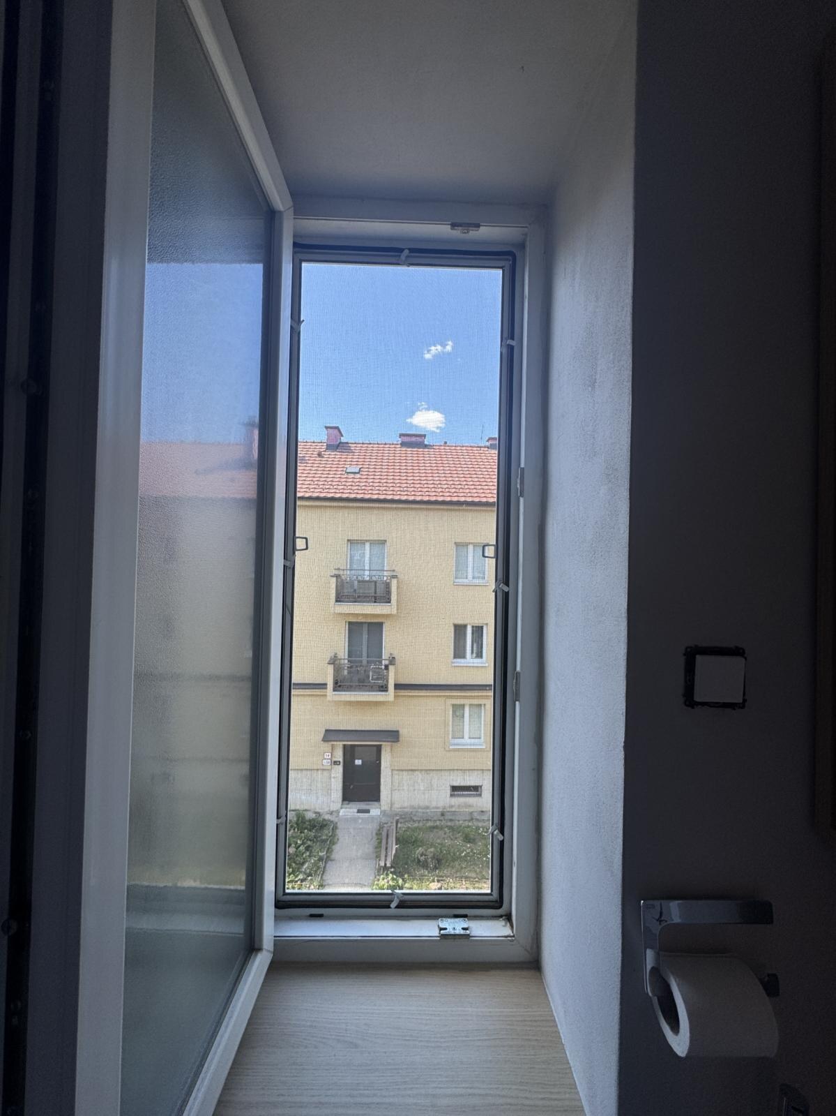 NA PREDAJ_novozrekonštruovaný 2 izbový tehlový byt na Pasteurovom námestí — foto 13