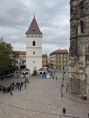 NA PRENÁJOM_výhľad z balkóna na Urbanovu vežu_Košice_115 m2_3,5 izby — foto 12