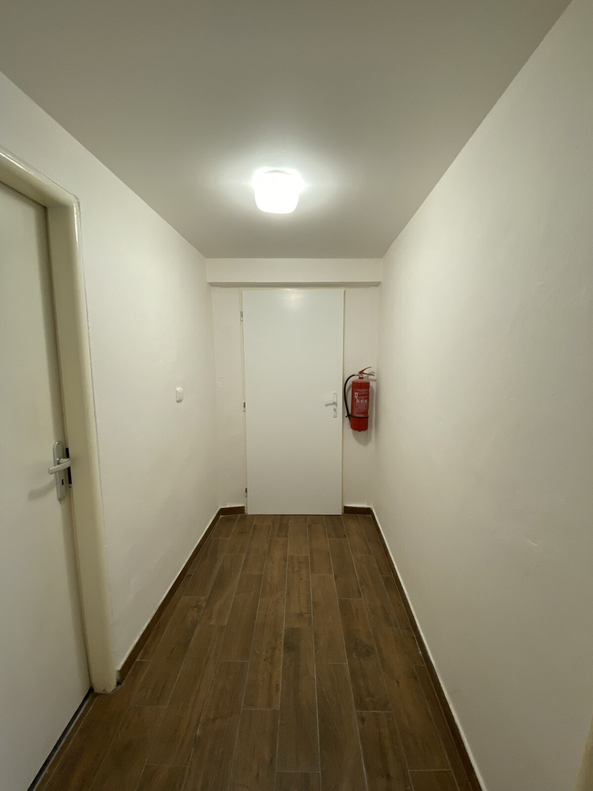 NA PRENÁJOM - obchodné priestory v centre Košic - Hlavná ulica — foto 3