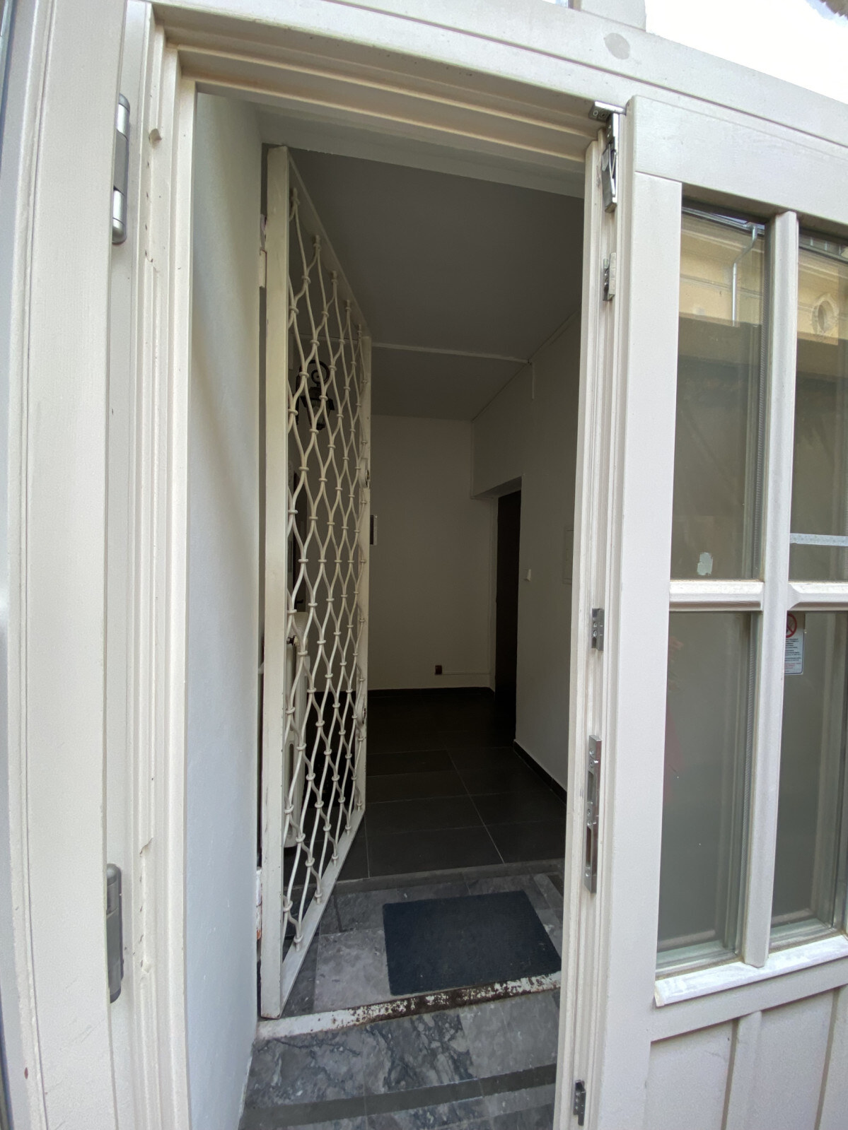 NA PRENÁJOM - obchodné priestory v centre Košic - Hlavná ulica — foto 4