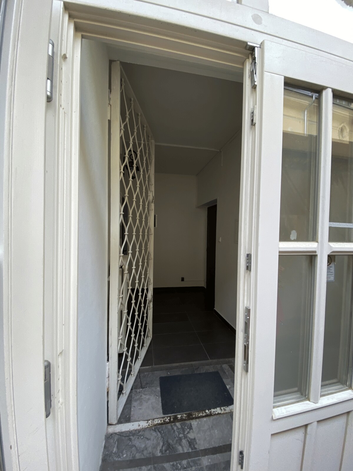 NA PRENÁJOM - obchodné priestory v centre Košic - Hlavná ulica — foto 4