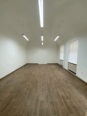 NA PRENÁJOM - obchodné priestory v centre Košic - Hlavná ulica — foto 1