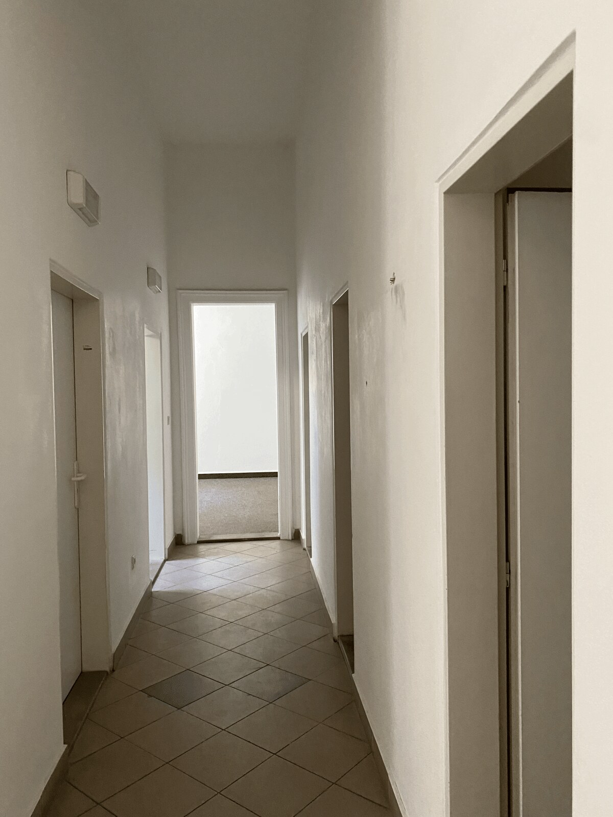 NA PRENÁJOM - obchodné priestory v centre Košic - Hlavná ulica — foto 11