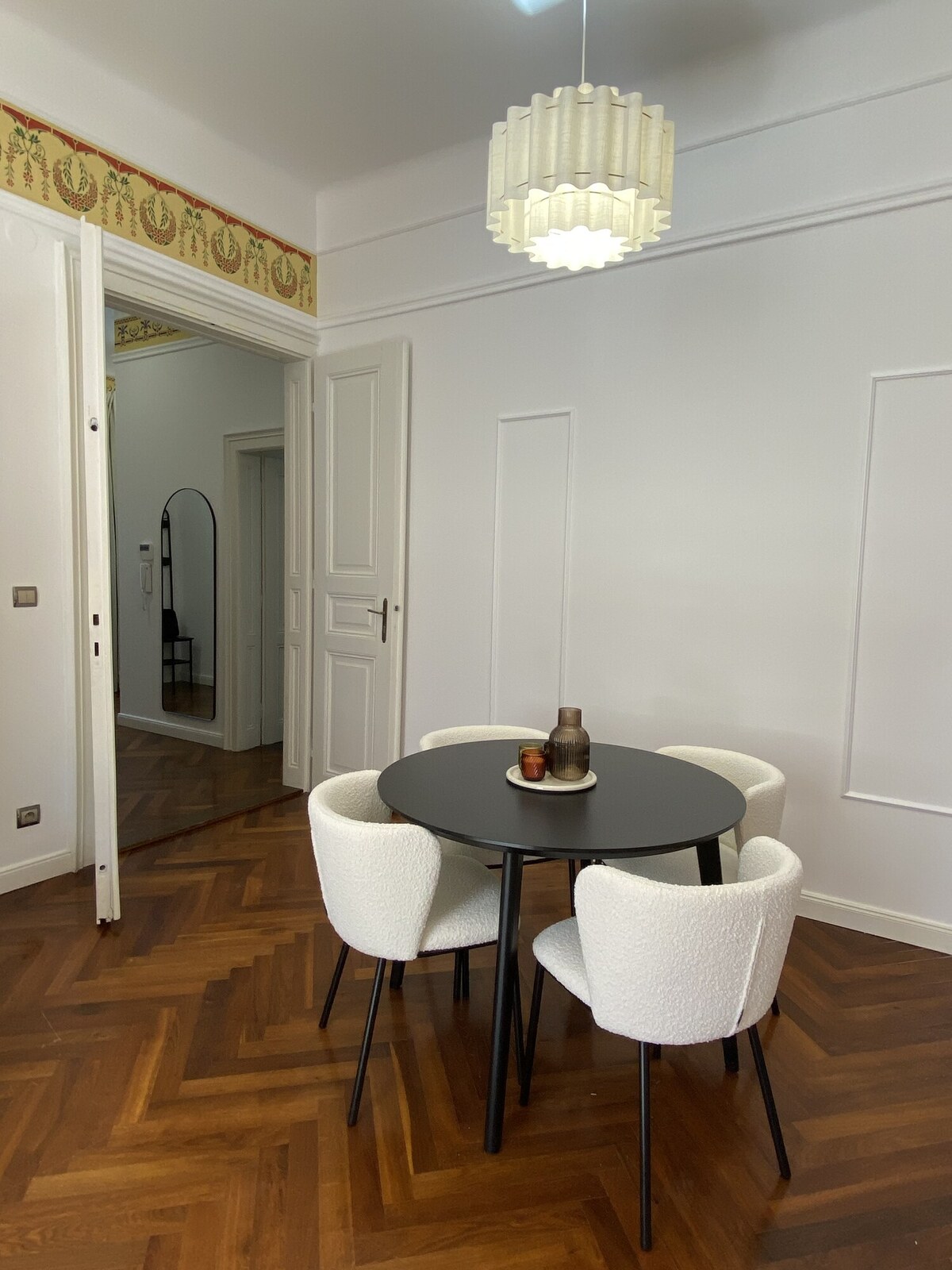 Čaro a noblesa prvej republiky spojené s moderným komfortom - exkluzívny prenájom 3-izb. bytu Palisády — foto 7
