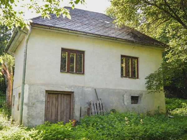 EXKLUZÍVNE-SPEKTRUM REALITY- Na predaj 3-izbový rodinný dom / chalupa s pozemkom 1840 m2, Valaská Bela, okres Prievidza
