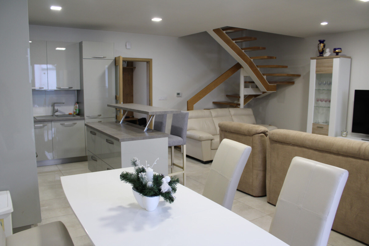 SPEKTRUM REALITY - Na PREDAJ Novostavbu- 4-izbový rodinný dom s garážou, okres Prievidza, ul. R. Jašíka — foto 3