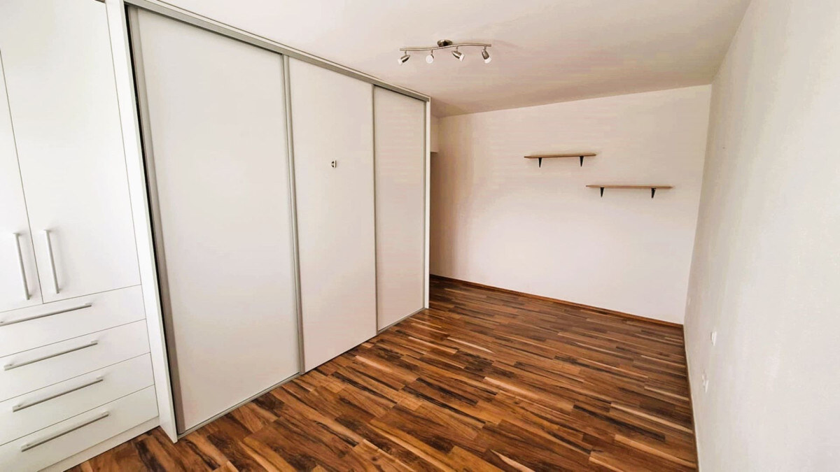 Rezervované...TOP/ Rybany - 2 izbový byt s loggiou a s garážou — foto 8
