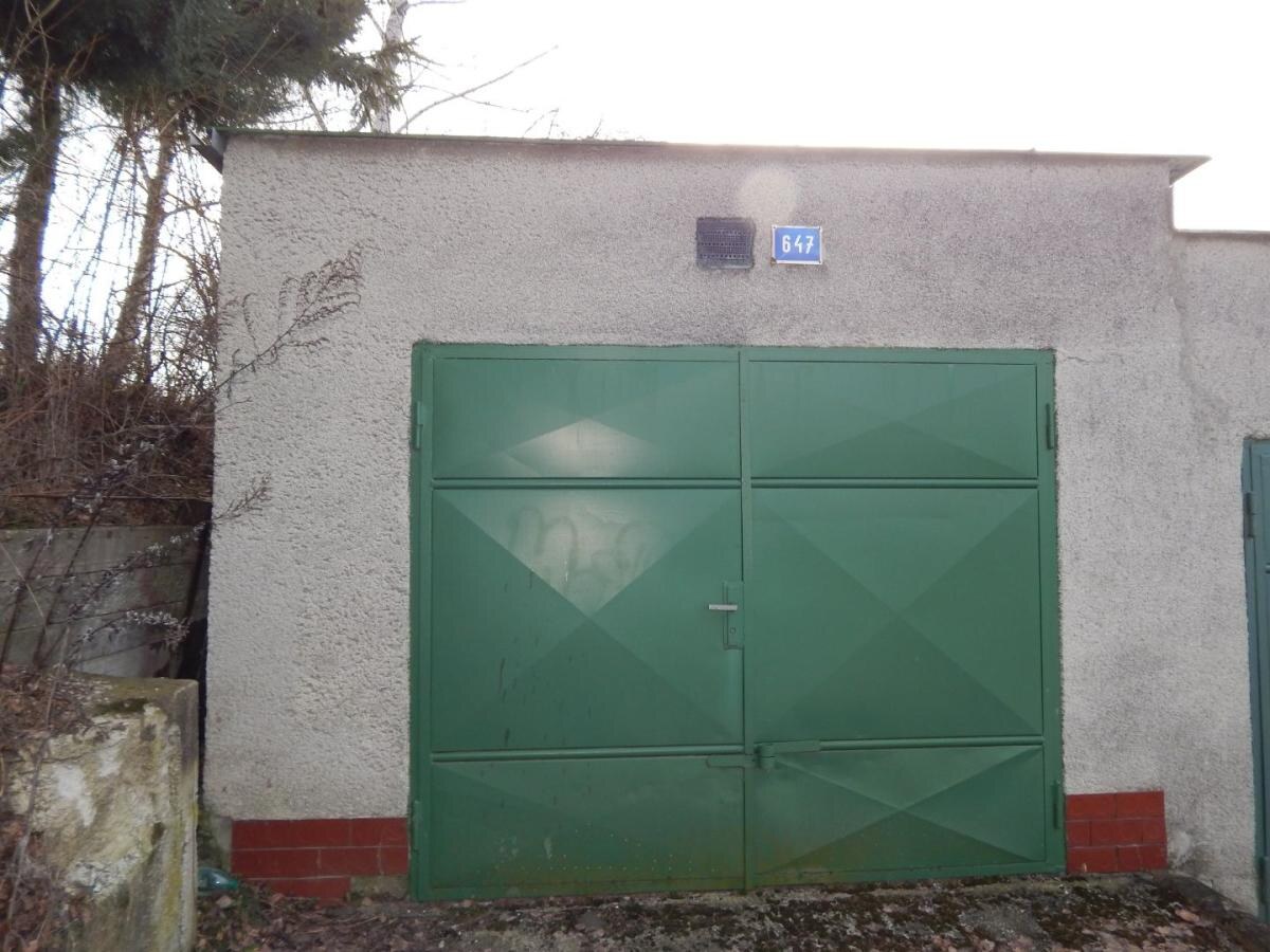 SPEKTRUM REALITY- Na PREDAJ  Garáž 28 m2, Handlová, ul. Mierové námestie