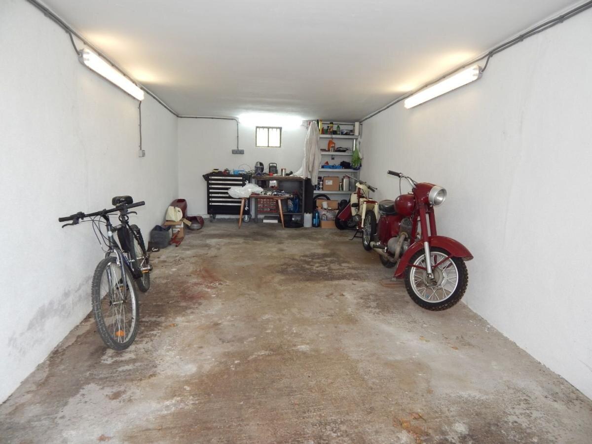 SPEKTRUM REALITY- Na PREDAJ  Garáž 28 m2, Handlová, ul. Mierové námestie — foto 3