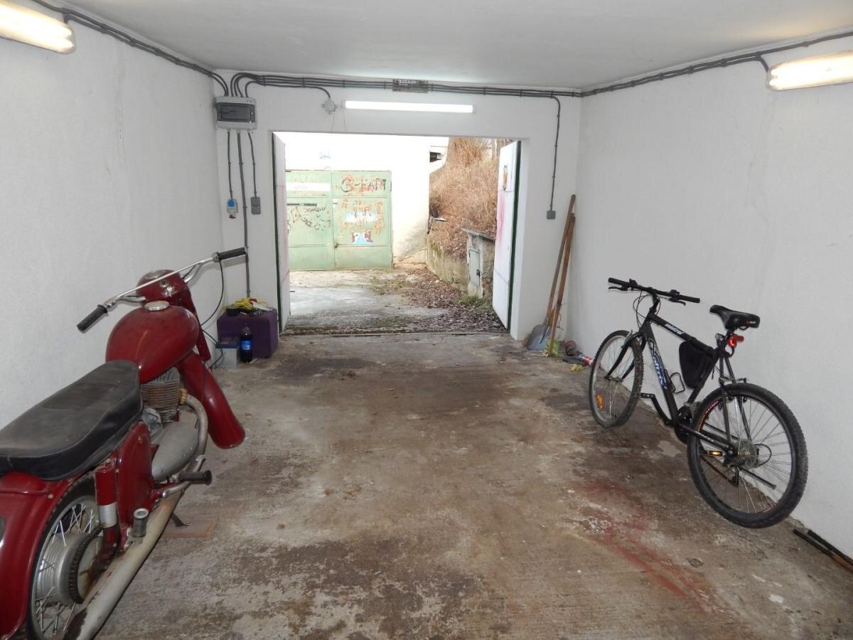 SPEKTRUM REALITY- Na PREDAJ  Garáž 28 m2, Handlová, ul. Mierové námestie — foto 4