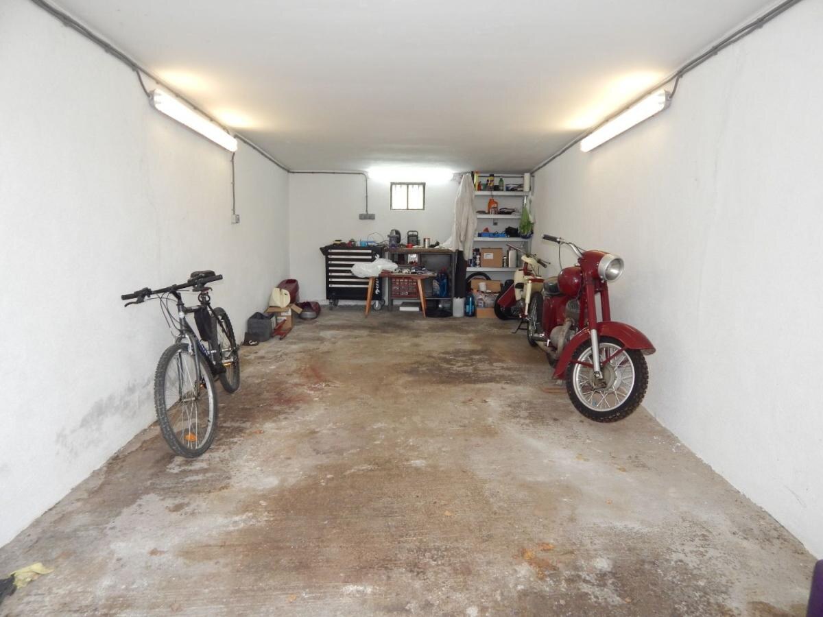 SPEKTRUM REALITY- Na PREDAJ  Garáž 28 m2, Handlová, ul. Mierové námestie — foto 5