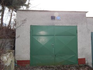 SPEKTRUM REALITY- Na PREDAJ  Garáž 28 m2, Handlová, ul. Mierové námestie — foto 1