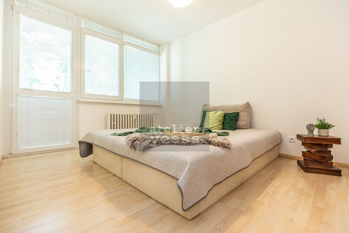 YESSS - Priestranný, kompletne zrekonštruovaný 3-izbový byt s lodžiou a balkónom v pokojnej časti Ružinova – Exnárova ulica — foto 19