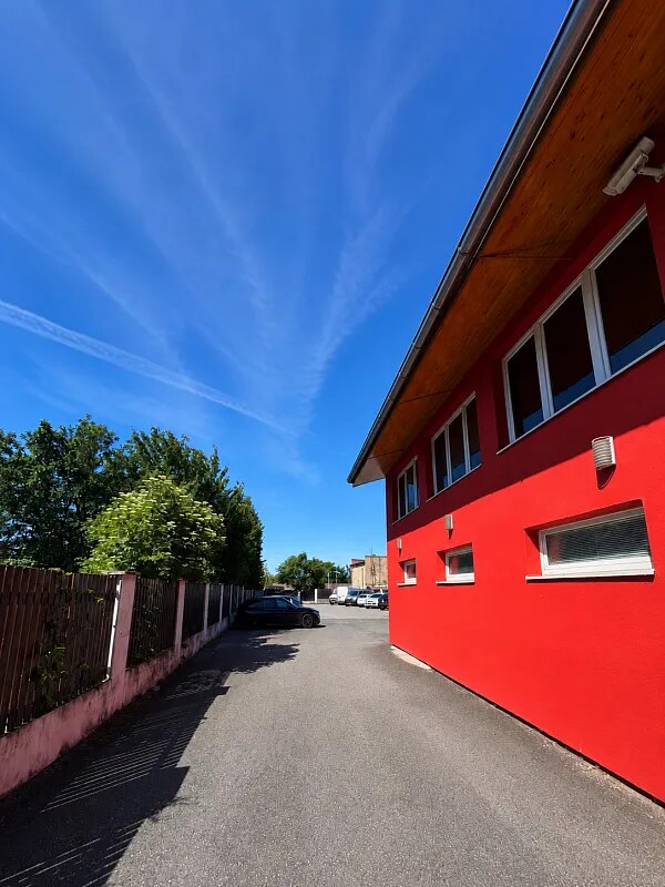 Priestranná kancelária s parkovaním v mestskej časti Košice – Vyšné Opátske — foto 10