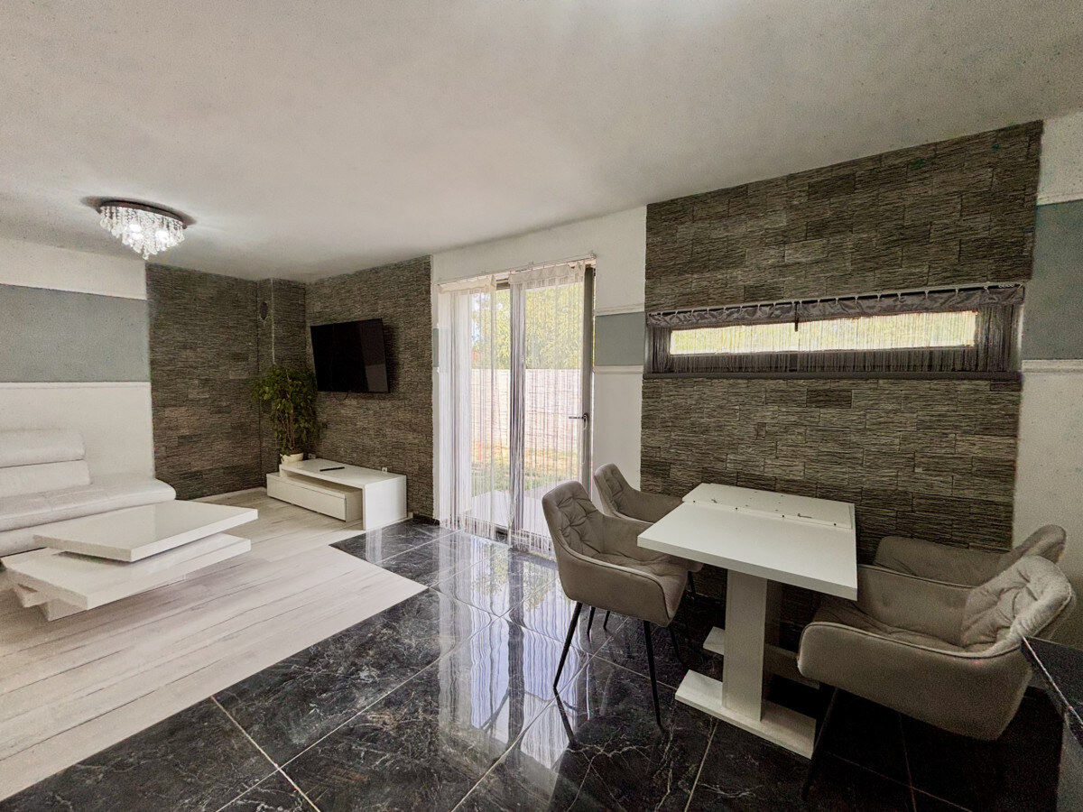 Ponúkame Vám na predaj moderný rodinný dom typu bungalov so samostatnými bytovými jednotkami — foto 10