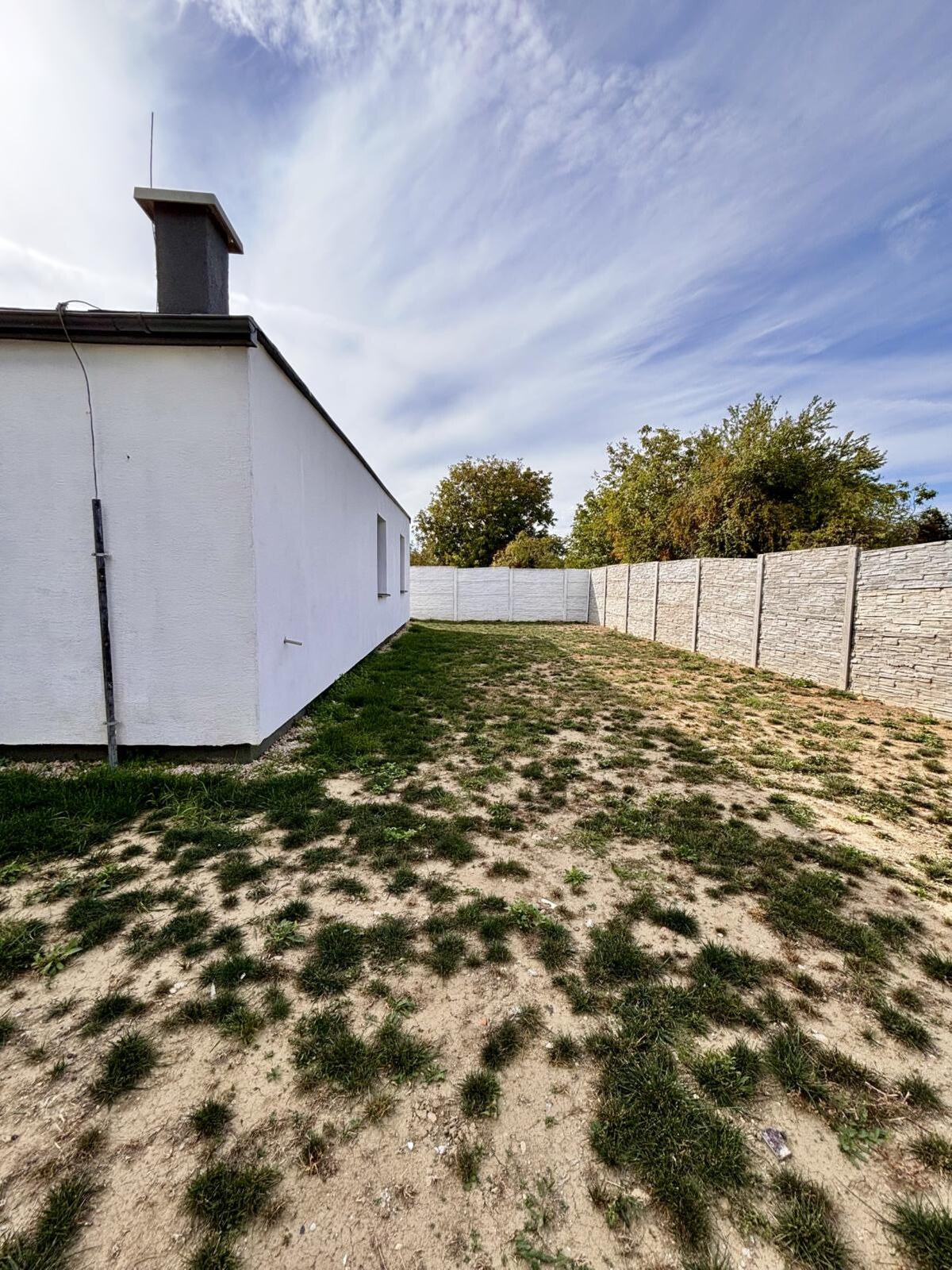 Ponúkame Vám na predaj moderný rodinný dom typu bungalov so samostatnými bytovými jednotkami — foto 25