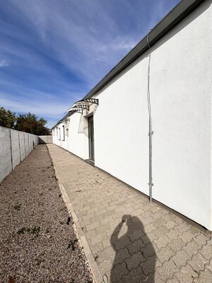 Ponúkame Vám na predaj moderný rodinný dom typu bungalov so samostatnými bytovými jednotkami — foto 27