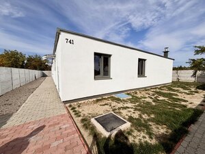 Ponúkame Vám na predaj moderný rodinný dom typu bungalov so samostatnými bytovými jednotkami — foto 28