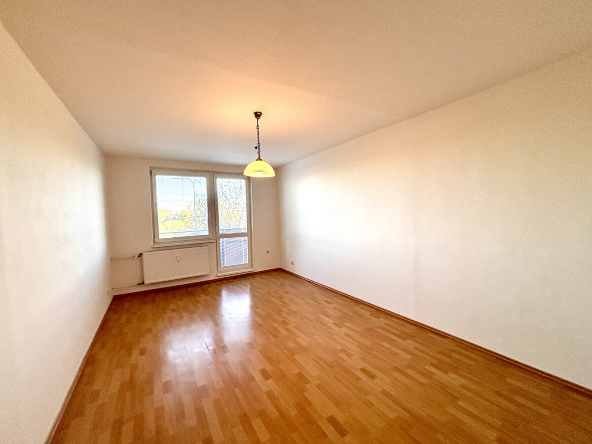 Ponúkame Vám na prenájom veľký, čiastočne zariadený 1 izbový byt v Nových Zámkoch! — foto 5