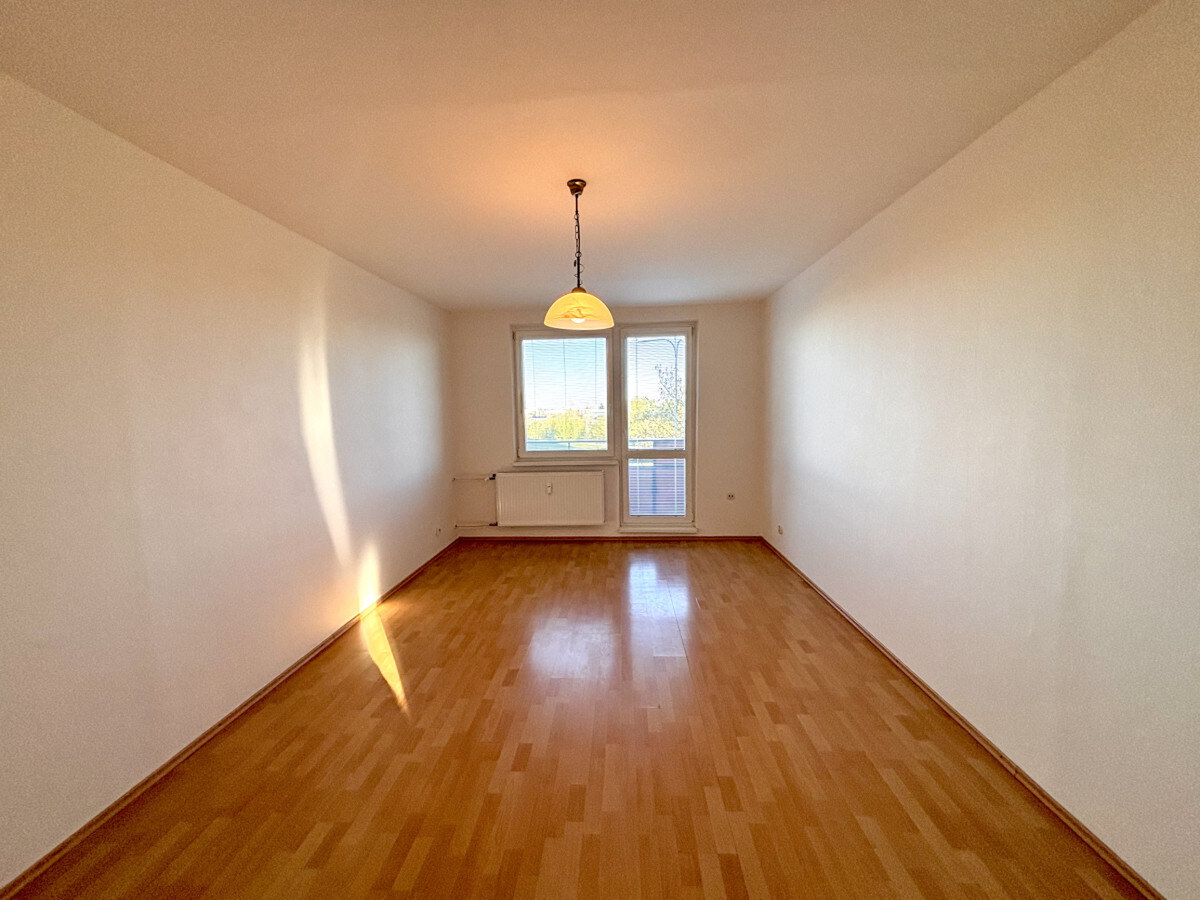 Ponúkame Vám na prenájom veľký, čiastočne zariadený 1 izbový byt v Nových Zámkoch! — foto 7