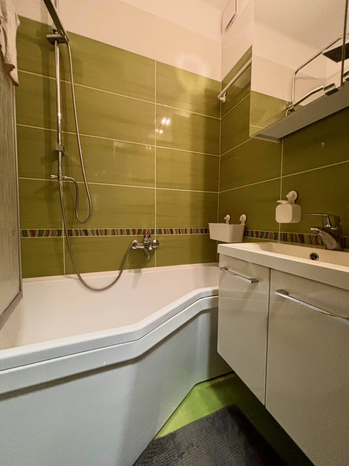 Ponúkame Vám na prenájom príjemný, kompletne prerobený,zariadený 3 izbový byt v meste Nové Zámky — foto 5